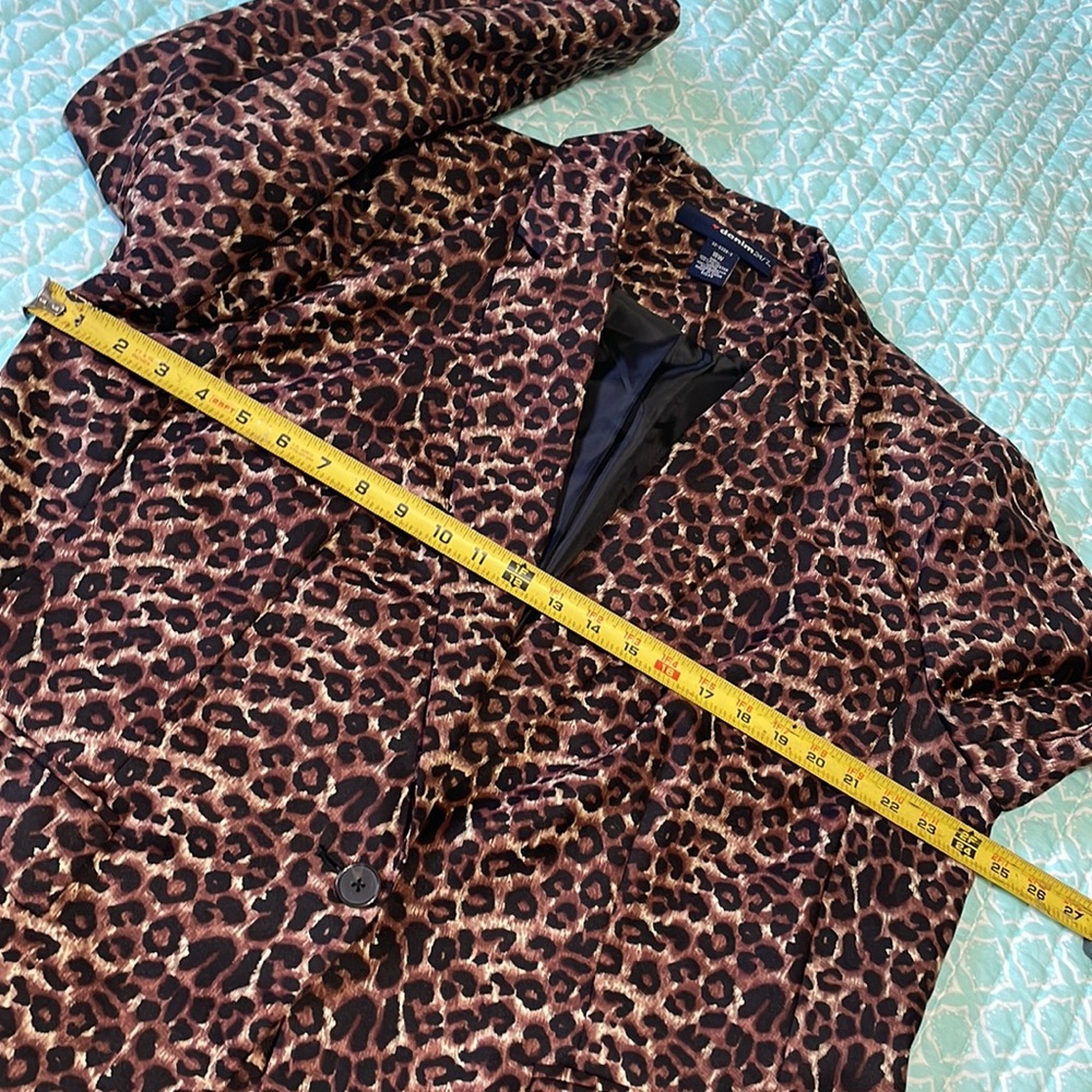 Leopard print single button blazer - image 5